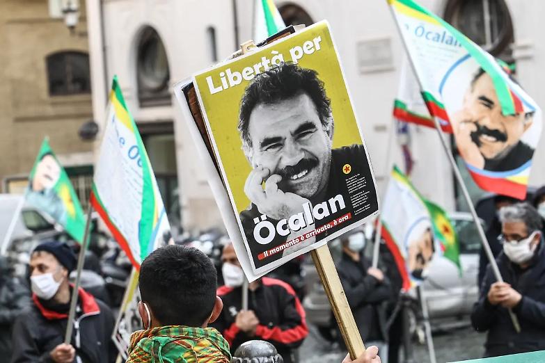 Il Pkk annuncia il suo scioglimento e inizia il processo di disarmo sotto la supervisione delle Nazioni Unite