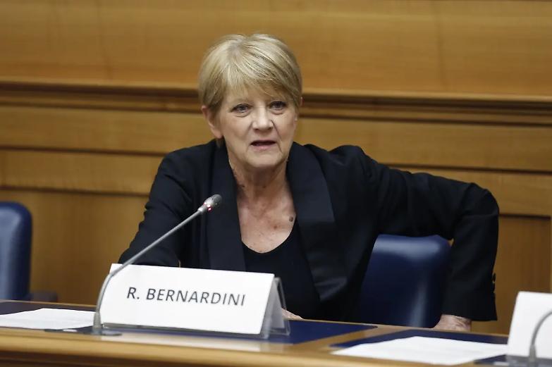 Rita Bernardini sospende lo sciopero della fame dopo l&rsquo;apertura di La Russa sulla riduzione della pena per i detenuti