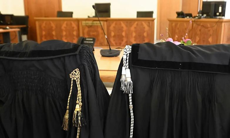 Serbia, sei attivisti ancora in carcere: la protesta blocca i tribunali, ricorsi non valutati