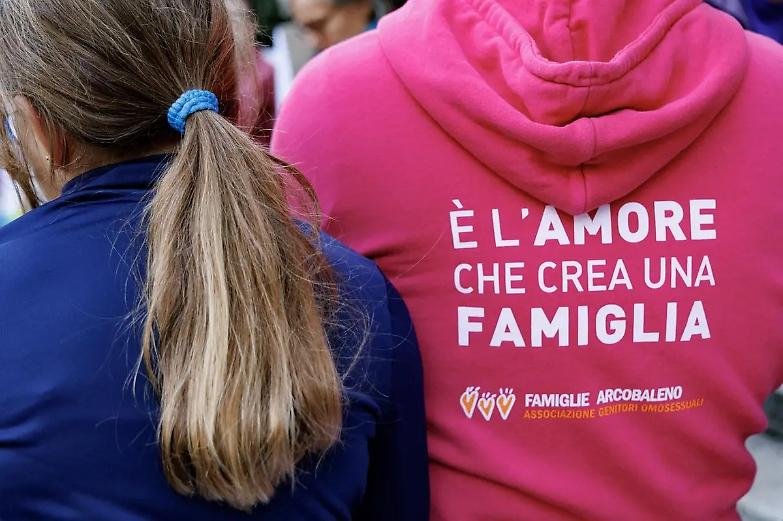 S&igrave; della Consulta ai figli di due mamme: il riconoscimento sar&agrave; automatico