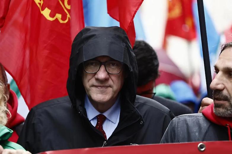 Referendum, scontro Landini-Mul&eacute;. Il leader della Cgil: &laquo;Leggi balorde&raquo;. La replica: &laquo;Quesiti antistorici&raquo;