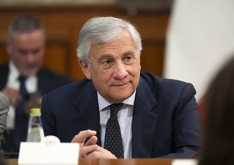 Tajani: &laquo;Fermare l&rsquo;escalation a Gaza, ma nessuno strumentalizzi l&rsquo;antisemitismo&raquo;