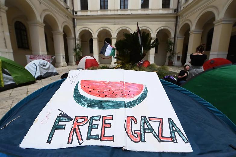 Oxfam accusa Israele: &laquo;Fame come arma di guerra a Gaza&raquo;. Oltre 600mila persone evacuate pi&ugrave; volte in due mesi