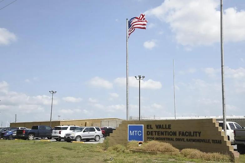 Migranti, giudice trumpiano blocca le deportazioni: &laquo;Violate le garanzie legali&raquo;