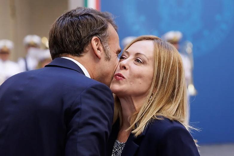 Macron-Meloni, prove di disgelo a Palazzo Chigi