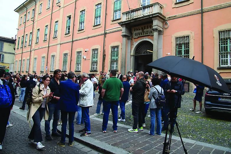 &ldquo;Basta bugie su nostra figlia&rdquo;: il grido della famiglia Poggi