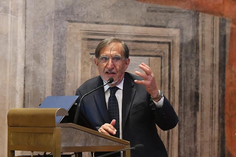 Intervista a La Russa: &laquo;Restituire subito dignit&agrave; ai detenuti&raquo;