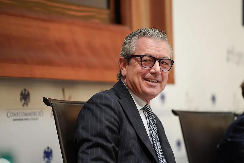 &laquo;Dieci anni per diventare cittadini vanno bene, ma ora snelliamo le pratiche&raquo;