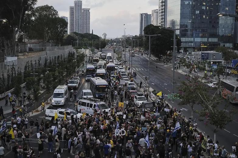 Hamas apre a nuovi negoziati ma accusa Israele di voler prolungare la guerra