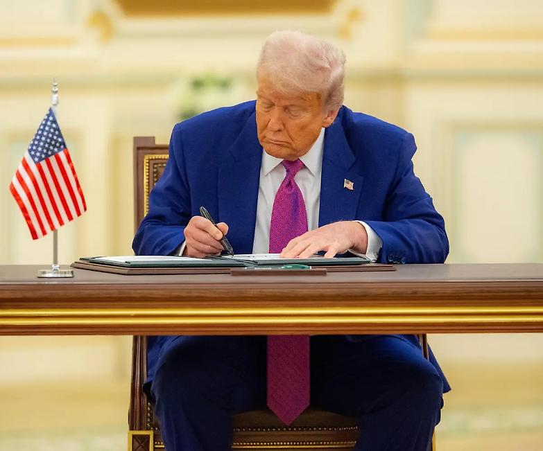 &laquo;Attacco alla democrazia Usa: Trump non si fermer&agrave; alla California&raquo;