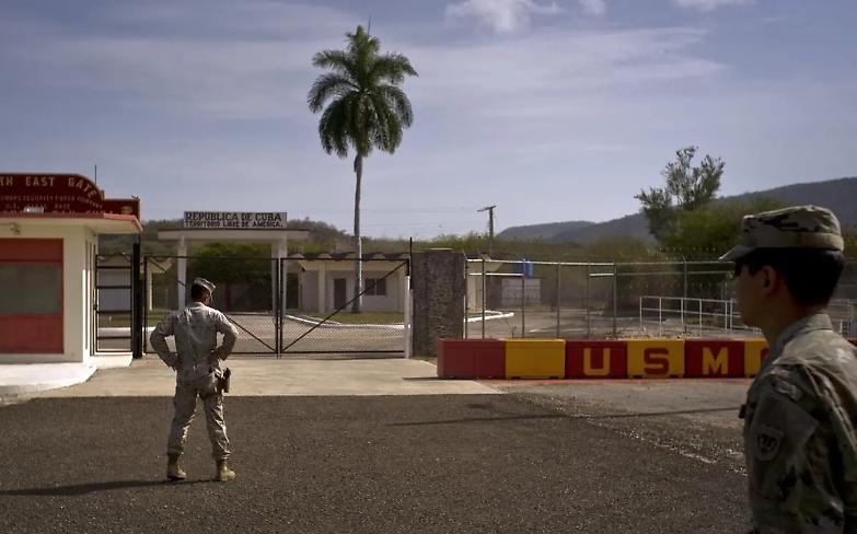 Trump rilancia l&rsquo;uso di Guantanamo: &laquo;Pronti a deportare migliaia di migranti, anche europei&raquo;