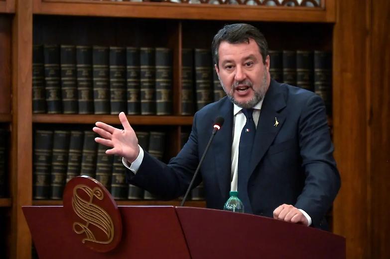 Salvini boccia il riarmo Ue, l&rsquo;ingresso dell&rsquo;Ucraina e lo stop al nucleare: &laquo;Solo debiti e disastri. Starlink? Lo farei domani&raquo;