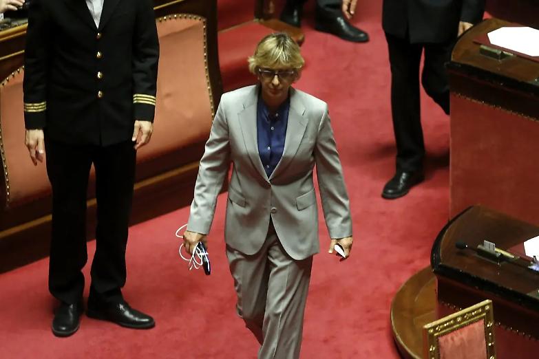 Fine vita, corsa a ostacoli per l&rsquo;approdo in Aula. E arriva Bongiorno...