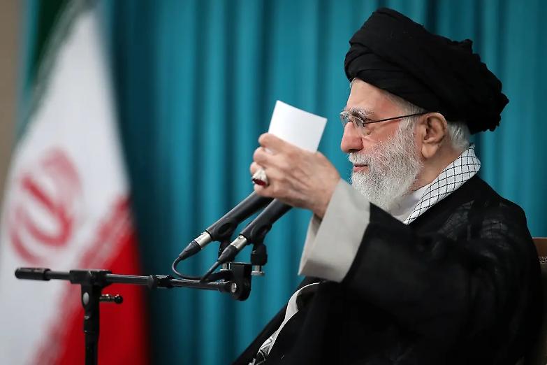 &ldquo;Khamenei ha scelto tre successori: teme di essere ucciso&rdquo;