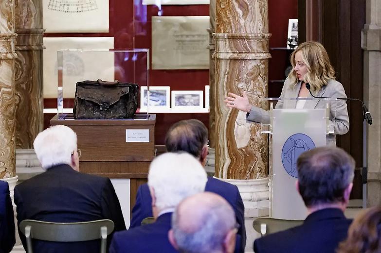 Borsellino, esposta la sua borsa a Montecitorio