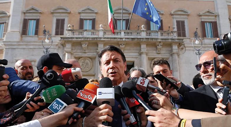 Conte &ldquo;Masaniello&rdquo; dell&rsquo;antimilitarismo in pressing su Schlein