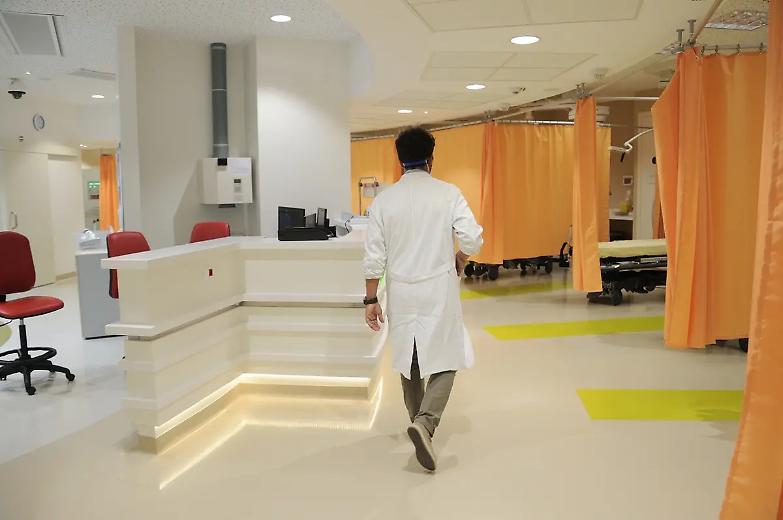 L&rsquo;altol&agrave; dei medici: &ldquo;Il fine vita non pu&ograve; essere a pagamento...&rdquo;