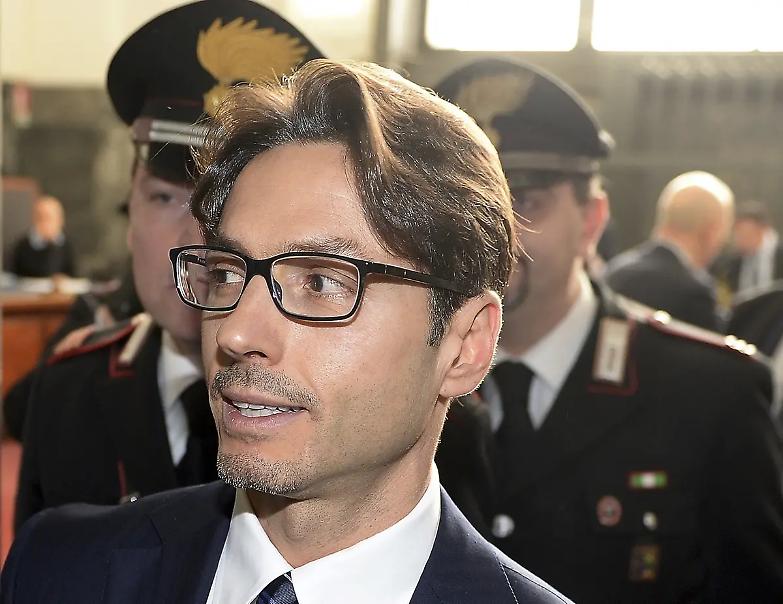 La sfiducia &ldquo;dolce&rdquo; di Pier Silvio a Tajani: &laquo;Bravo ma in Forza Italia servono facce nuove...&raquo;