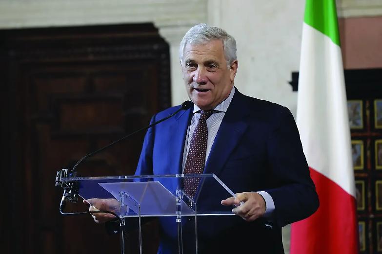 Tajani cerca di accontentare Pier Silvio Berlusconi: &laquo;In Forza Italia non c&rsquo;&egrave; spazio per i &ldquo;signori delle tessere&rdquo;&raquo;
