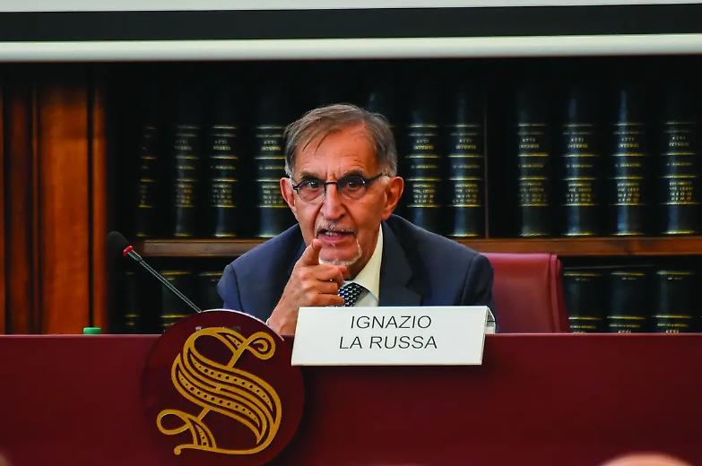 Carceri al collasso, l&rsquo;idea di La Russa: modello Covid contro il sovraffollamento