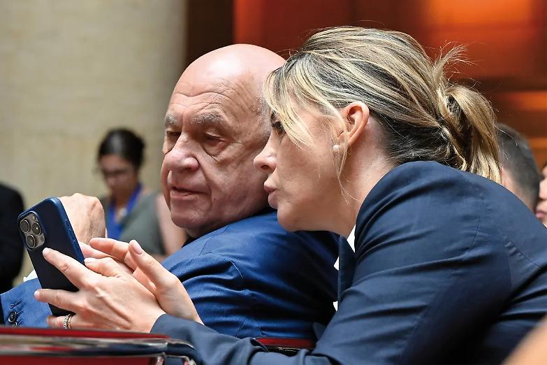 Scuola superiore, infiamma l'ennesimo caso Bartolozzi. Ma la propaganda per il No fu tollerata