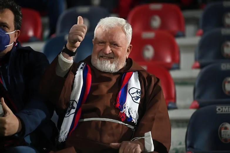 Addio a Padre Fedele: Cosenza piange il suo &ldquo;frate ultr&agrave;&rdquo;