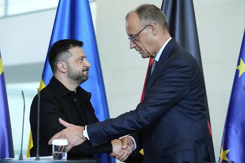 A Berlino Nato e Ue fanno quadrato intorno all&rsquo;Ucraina