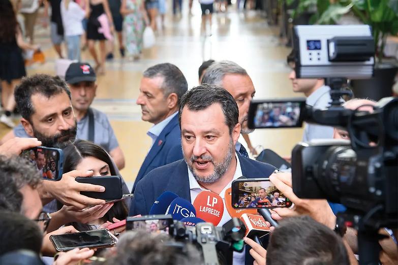Non solo ruspe: ora la Lega lancia la gogna dei veri &laquo;delinquenti&raquo;