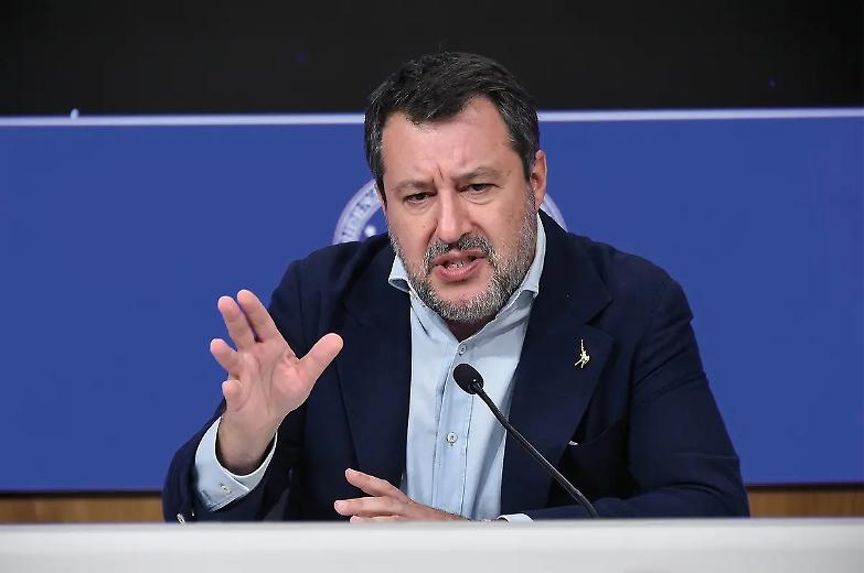 Salvini contro Macron, Parigi convoca l&rsquo;ambasciatrice. Ma la Lega rincara la dose