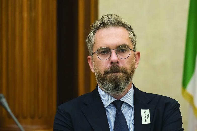 Distribuire le pipe per il crack? Dovere istituzionale