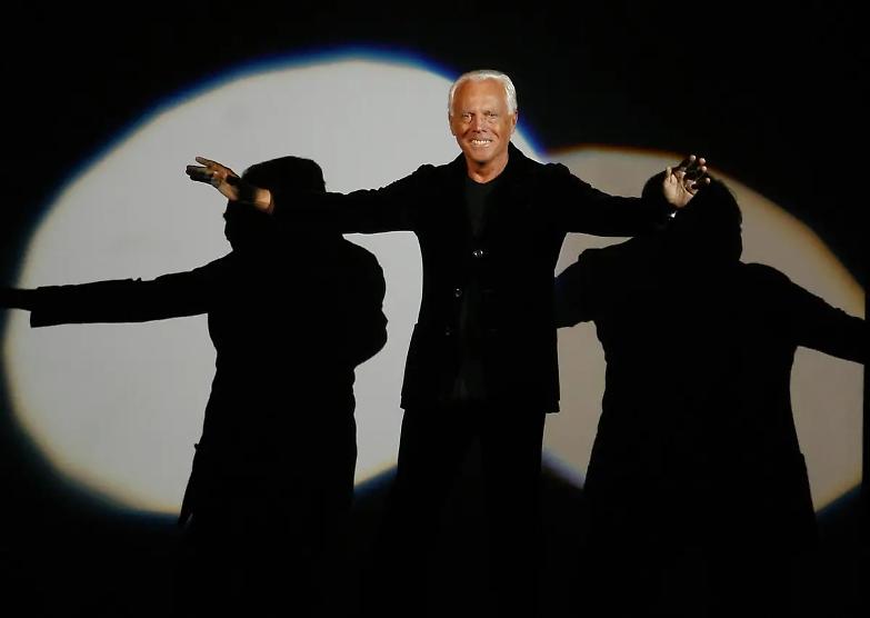 Addio a Giorgio Armani, il Re in &ldquo;divisa&rdquo; che liber&ograve; la stoffa di uomini e donne