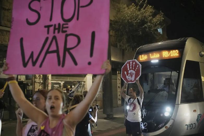 Gaza, raid israeliani causano 21 morti: attacco a Gerusalemme Est, Greta Thunberg con la flottiglia per gli aiuti