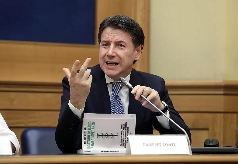 Fischi a Schlein, claque per Conte: ora il campo largo ha un problema di leadership