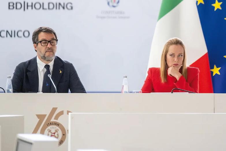 Ecco il centrodestra a due piazze: al via il duello a distanza tra Meloni e Salvini