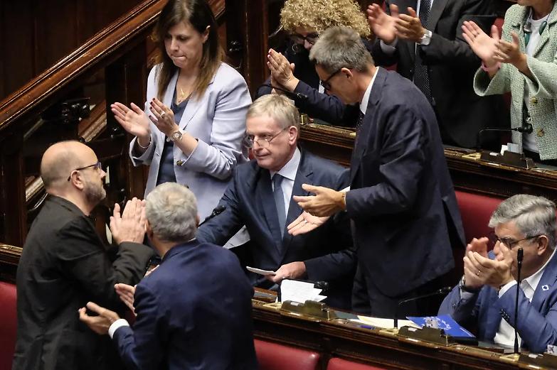 I parlamentari litigano su tutto: scintille sul ricordo di Kirk alla Camera