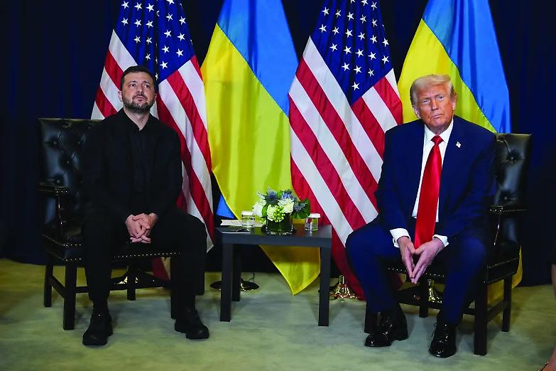 Trump cambia idea: &laquo;La Nato pu&ograve; colpire gli aerei di Mosca&raquo;