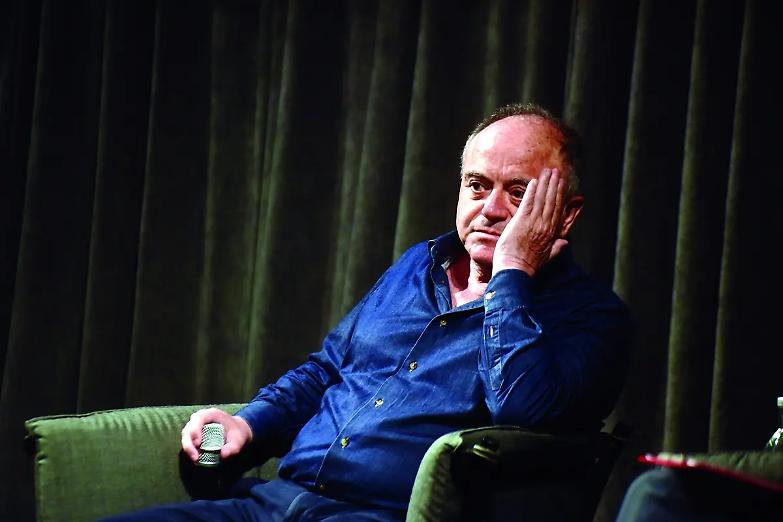 Gratteri lancia la campagna anti- separazione dalla Tv. Ma che noia quelle lezioni