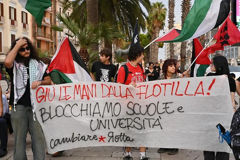 Flotilla verso Gaza, il Governo italiano frena: &laquo;Escluso invio Marina militare&raquo;