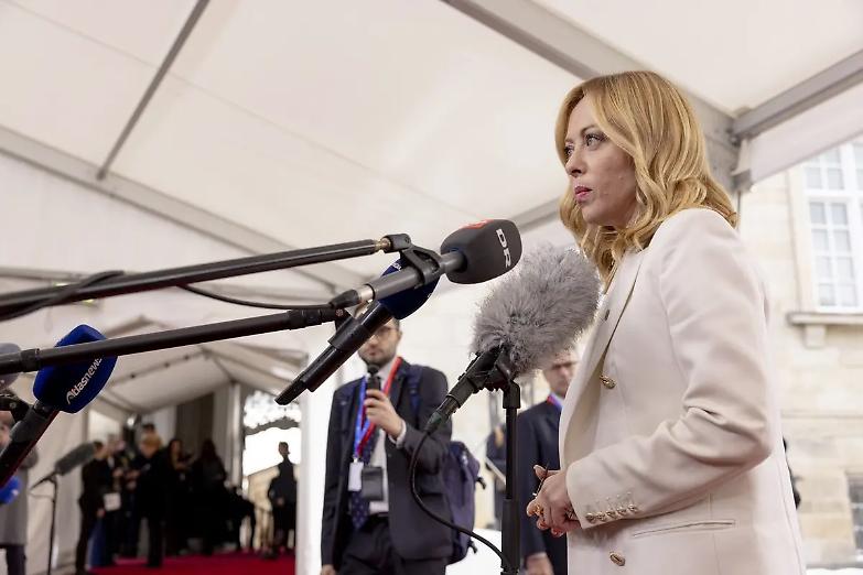 Meloni al vertice Europeo: &laquo;Il fianco Sud &egrave; cruciale&raquo;. Duro attacco alla Flotilla e scontro sulle sanzioni