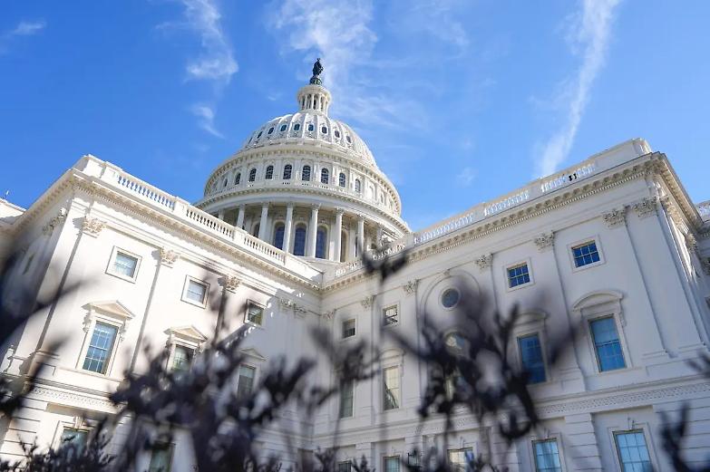 Shutdown USA: 750mila dipendenti in congedo. I tagli riflettono le priorit&agrave; anti-immigranti di Trump