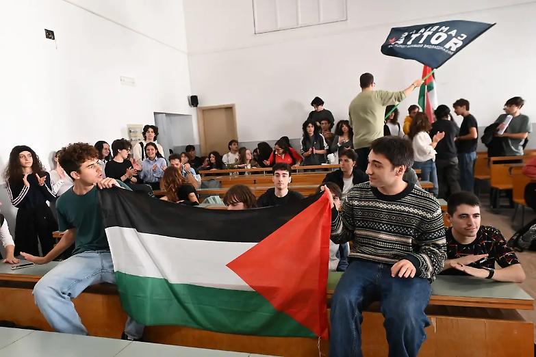 Flotilla, intercettata l'ultima nave. Crosetto smentisce un diverbio con Meloni: &laquo;&Egrave; tutto falso, inventato&raquo;