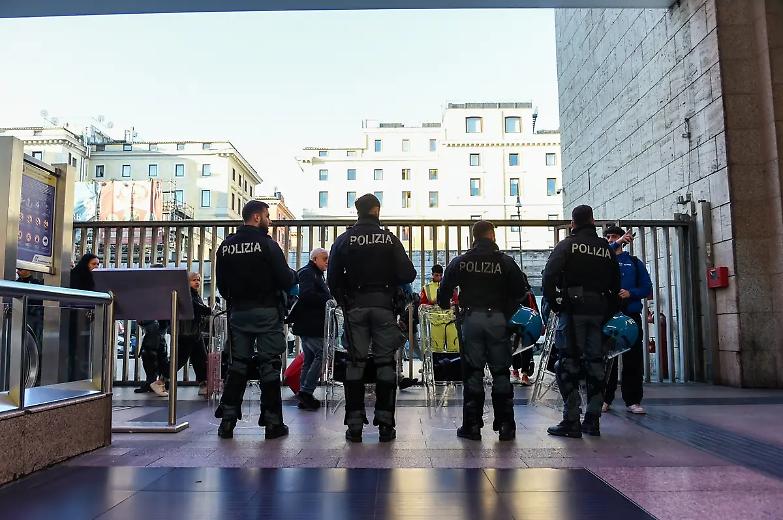 Sciopero generale: Schlein in piazza per Gaza, Salvini attacca i &laquo;teppisti&raquo;. Scontro totale su blocchi e violenza