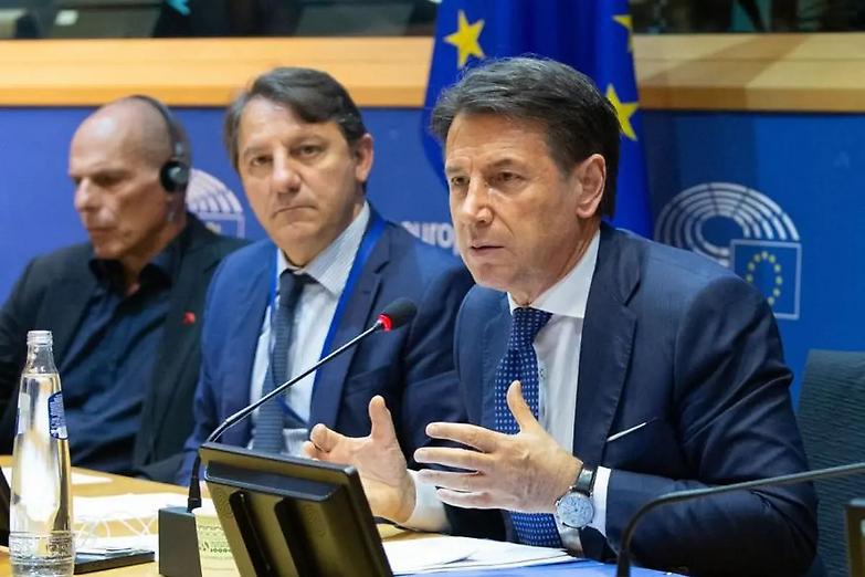 Crolla il campo largo. E pure il M5S tradisce il padre del &ldquo;reddito&rdquo;