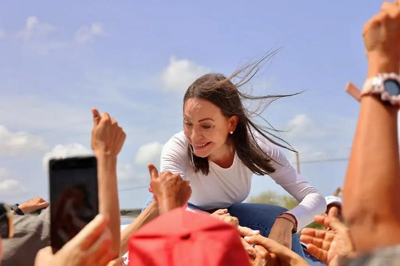 Maria Corina Machado vince il Nobel per la Pace 2025: &laquo;Tiene accesa la fiamma della democrazia&raquo;