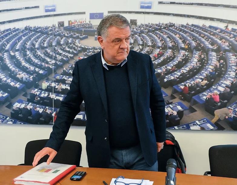 Qatargate, da accusatore ad accusato: Panzeri indagato a Milano per calunnia