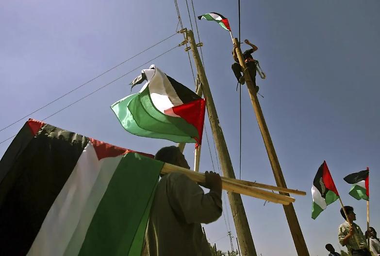 Gaza, tregua fragile e aiuti bloccati: Israele respinge l&rsquo;ingresso dell&rsquo;Unrwa e prepara la riapertura del valico di Rafah