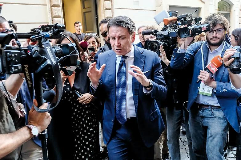 Pd-M5S, mozioni diverse sulla Libia: aumentano i malumori sull&rsquo;alleanza