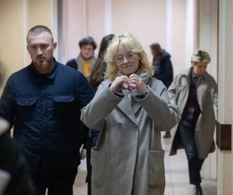 Putin mette al bando anche la musica: arrestata la cantante Diana Loginova