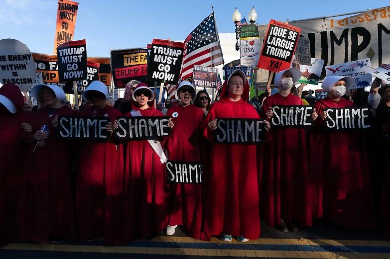 Incubo shutdown: stipendi non pagati e code alle mense