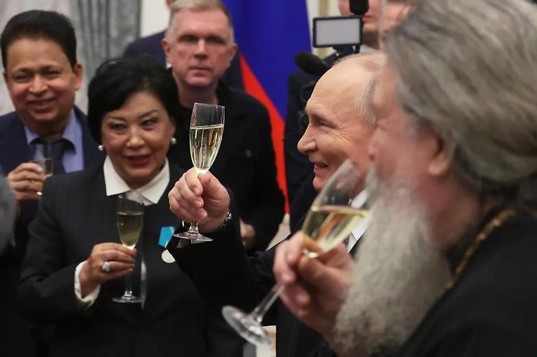 Non solo dissidenti: ora la scure di Putin si abbatte sui suoi